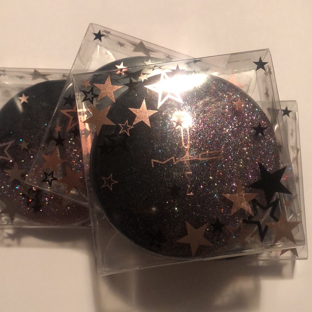 Mac Opalescent Powder in shade: Rising Star - Picture 4 of 4